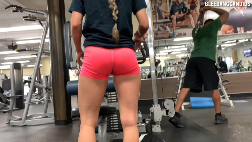 1836477958_Petiteteenintightredleggings.mov_20220130_131721_928.jpg.47c7983acb443246fd6d9d59b990e529.jpg