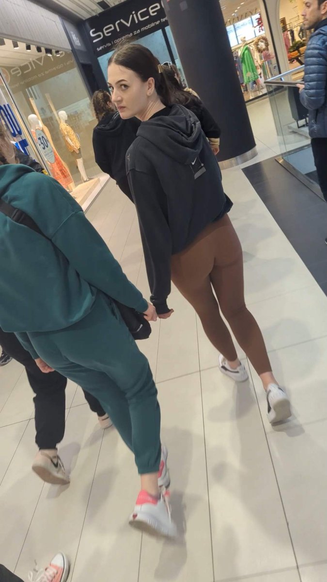 phenomenal jiucy hunger ass in brown leggings [busted].mp4_snapshot_01.53.545.jpg