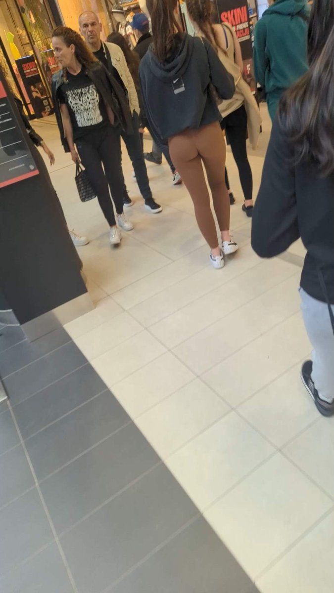 phenomenal jiucy hunger ass in brown leggings [busted].mp4_snapshot_01.13.000.jpg