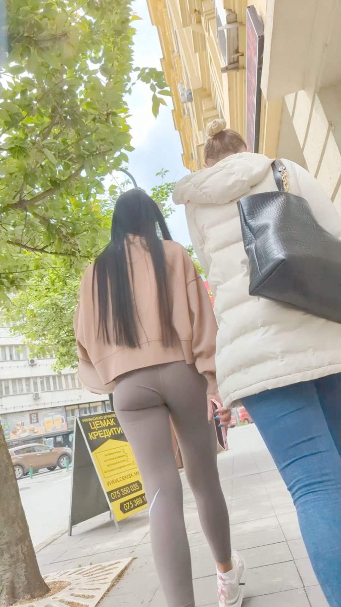 siny sexy tight leggings bubble butt on streets.mp4_snapshot_01.05.204.jpg