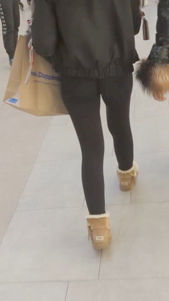 bubble babe in black leggings in a mall.mp4_snapshot_00.50.070.jpg