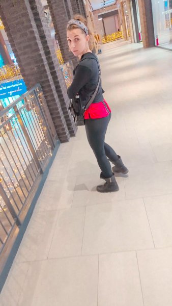 astonishing mommy with bubble butt and fantastic gap + escalator by crystal1977oct.mp4_snapshot_ (1).jpg