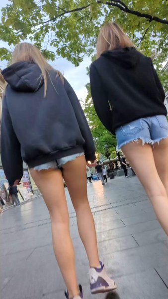 double trouble cheeky jeans shorts, yummy asses and legs.mp4_snapshot_03.22.000.jpg