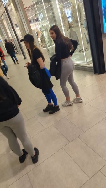 hungry asses duo teens mall rats.mp4_snapshot_00.05.005.jpg