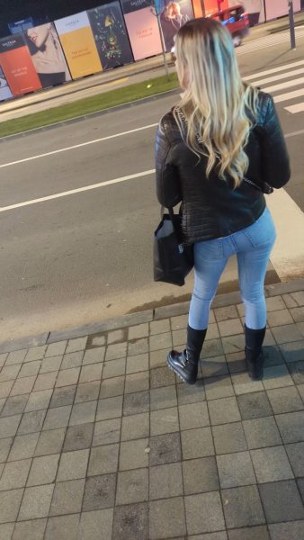 sexy tight jeans ass by crystal1977oct.mp4_snapshot_01.04.000.jpg