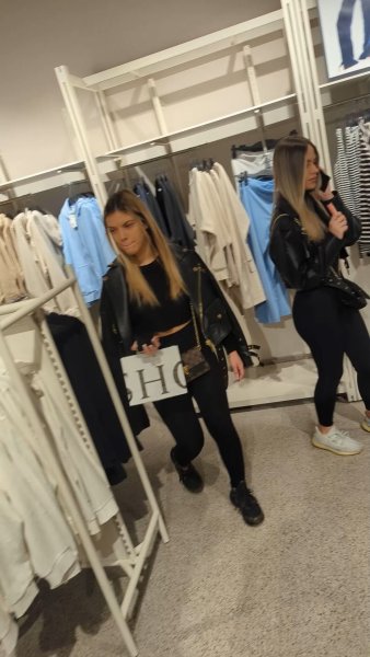 two black leggings mall rats sexy.mp4_snapshot_01.35.000.jpg