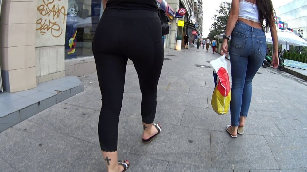 Another Daughter- Mother Show. Big mature Bum in Spandex. - Leggings