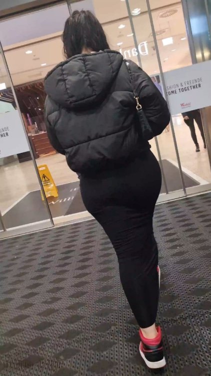 cap_Babe in dress black_00_00_13_02.jpg