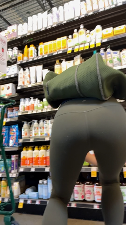 Oblivious Asian Chick yoga pants_4.png