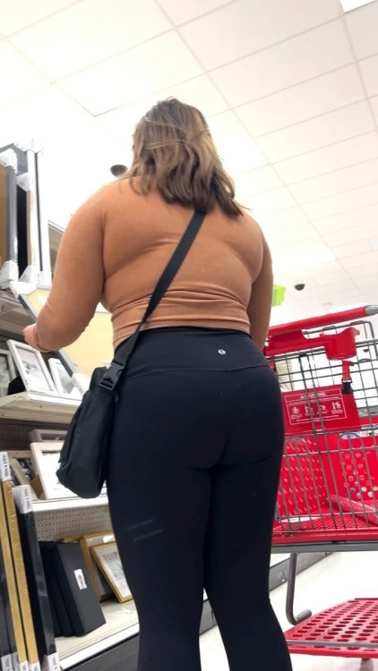cap_Asian thick booty in yoga pants almost busted_00_00_47_01.jpg
