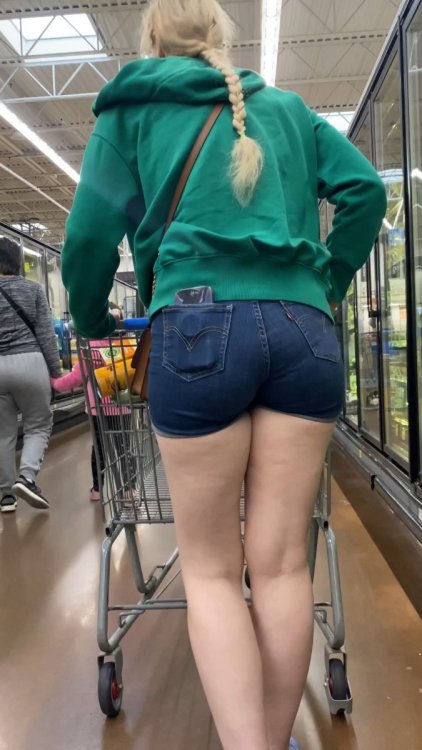 cap_PAWG in shorts VPL_00_00_02_01.jpg