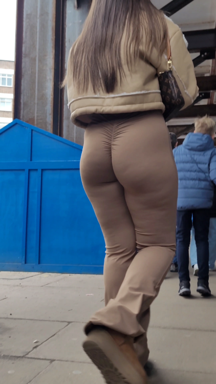 Beige wedge 4k_3.png