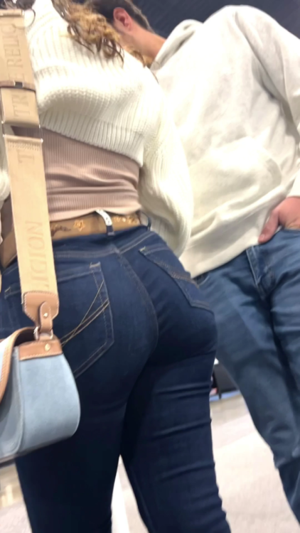 Solid jean asses at Best Buy_1.png