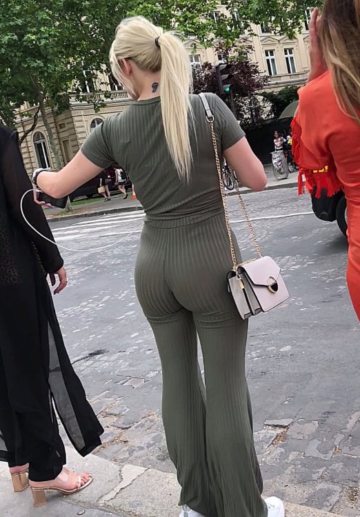 Blonde Jiggling Ass In Green Pants VPL - NICEUPSKIRT.T T T T T.jpg