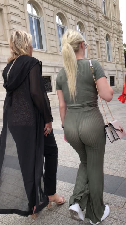 Blonde Jiggling Ass In Green Pants VPL - NICEUPSKIRT.mp4_snapshot_00.18.000.png