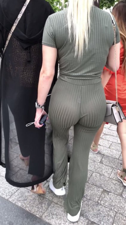 Blonde Jiggling Ass In Green Pants VPL - NICEUPSKIRT.mp4_snapshot_00.57.170.jpg