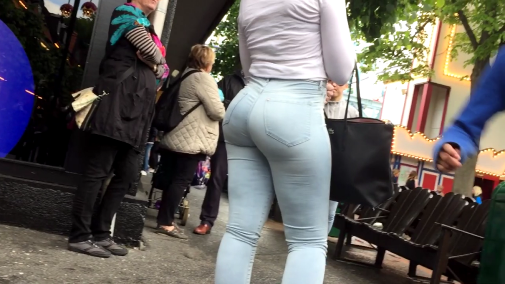 Bubble_-_Butt_-_Blonde_-_Tight_-_Jeans_-_HD_1.png