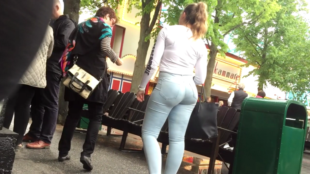 Bubble_-_Butt_-_Blonde_-_Tight_-_Jeans_-_HD_5.png