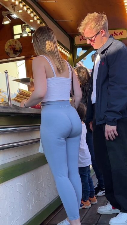 Candid Girl Yoga Pant Hot Voyeur Street - NICEUPSKIRT.mp4_snapshot_04.21.951.jpg