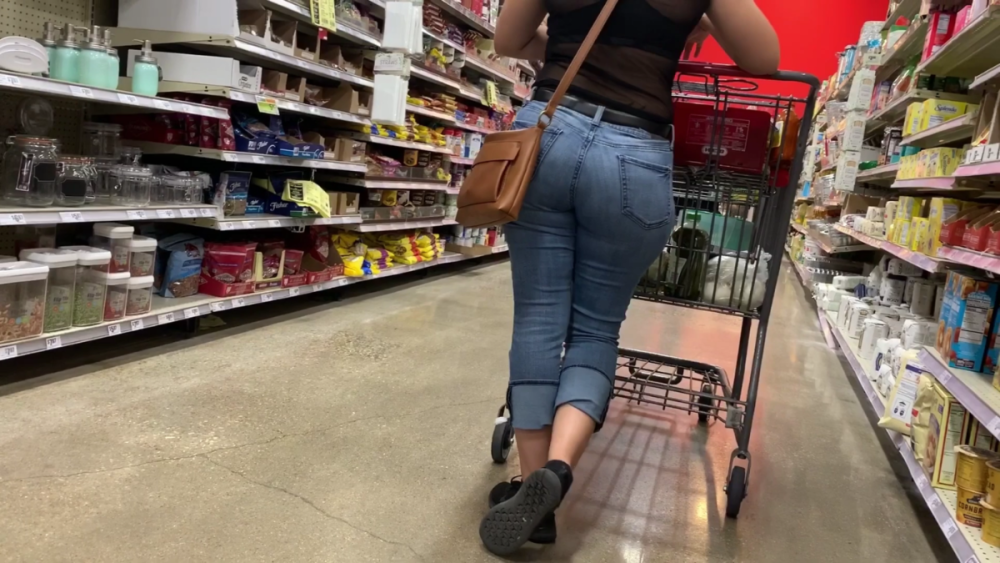 Curvy Cutie MILF in Jeans_2.png