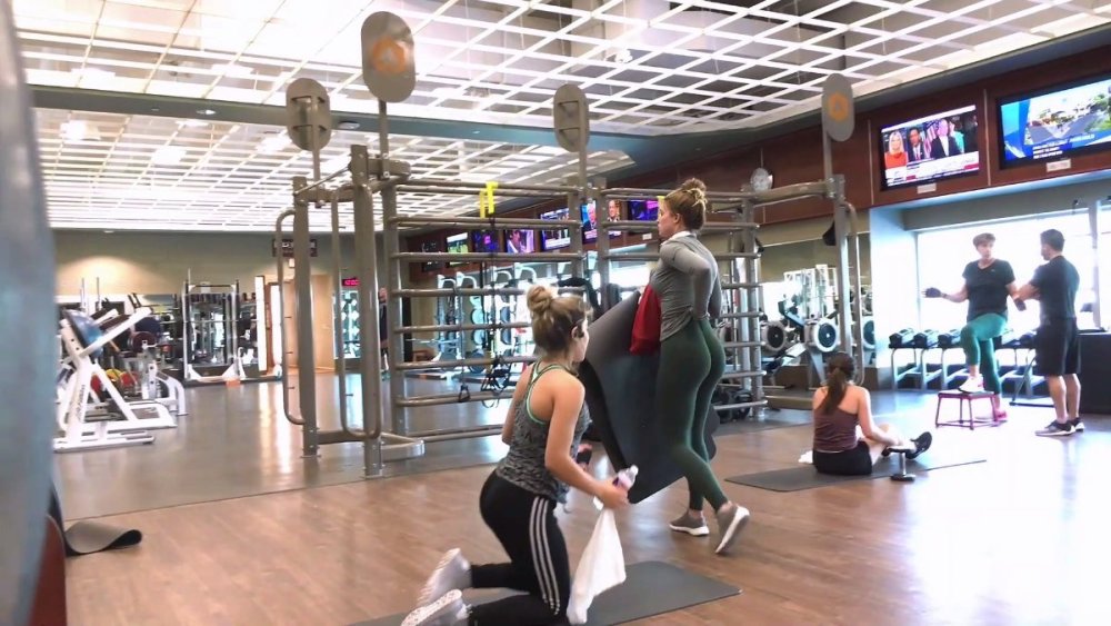 Tight Blonde The Best Ass In The Gym V1 - NICEUPSKIRT.mp4_snapshot_04.17.177.jpg