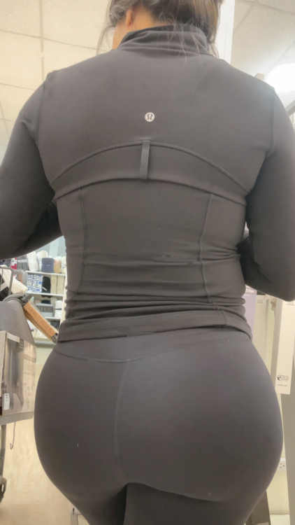 screenshot_bubblebootyLatinashoppinginallblack-crazysideprofile.mp4_1784736807627.thumb.png.85850719a1866756695a5bef5e4f9453.png